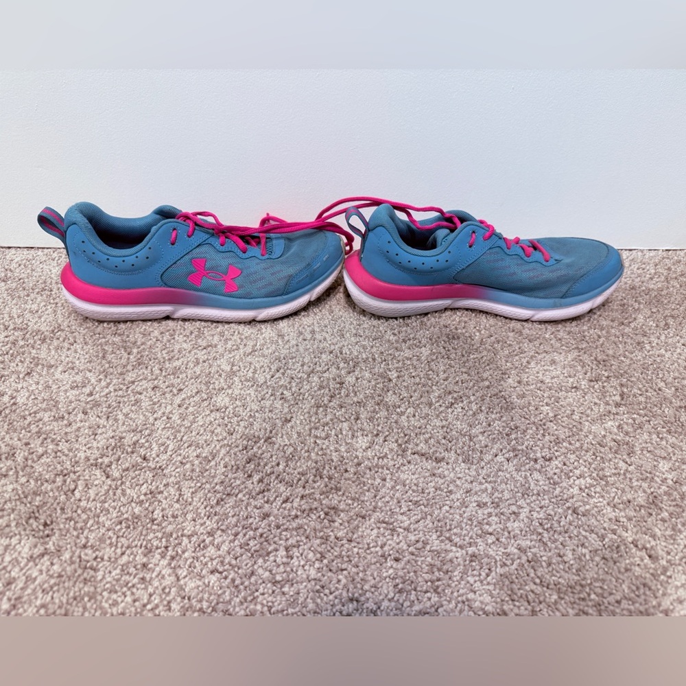 Under Armor Girls Grade School Assert 10 Running Shoes size 6 youth
